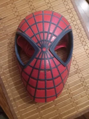 Máscara de plástico Hasbro Spiderman vestido de Halloween - Imagem 1 de 2