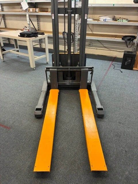 Apilador semieléctrico Apollo 98" Foto 1 de 4