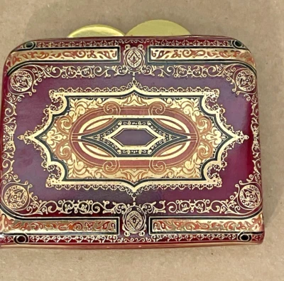 Monedero vintage estilo florentino borgoña, rojo intenso con diseños en relieve dorado Foto 1 de 4