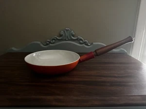 Vintage Flame Orange Descoware Cast Iron Enamel 9.5” Skillet 23-B 24 FE Belgium - Picture 1 of 5