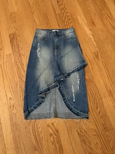 Fashion Nova Made in USA asymmetrischer Denim ausgefranster Rock Gr. Small Grunge - Bild 1 von 8