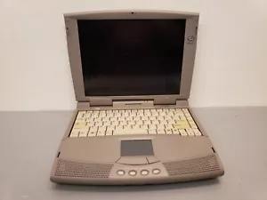 Vintage Compaq Presario 1065 Laptop Pentium 133MHz Working AS IS Cracked Screen - Picture 1 of 14