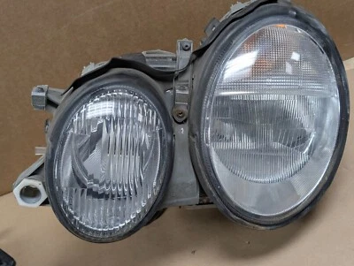98-03 Mercedes W208 CLK320 CLK55 AMG lâmpada de xenônio do lado esquerdo do motorista fabricante de equipamento original - Imagem 1 de 4