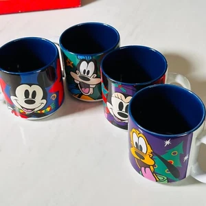 4er Set Tassen Disney Store An Enchanted Christmas Mickey Minnie Goofy Pluto 12oz - Bild 1 von 7