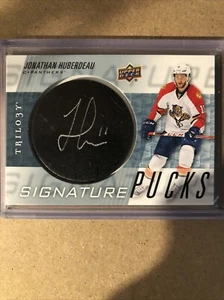 Trilogy Signature Pucks Jonathan Huberdeau Florida Panthers 2016-17 (SP) - Imagen 1 de 2