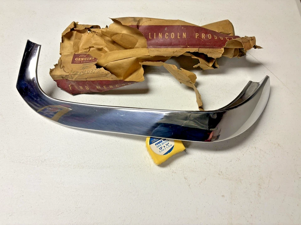 Ford Fairlane Custom 300 LH 1957 moldura de parabrisas B7A-6403137-A nuevo original Foto 1 de 4