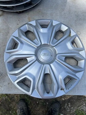 15 16 17 19 20 21 22 23 FORD TRANSIT 150 250 350 16'' used wheel cover hub cap Foto 1 de 4