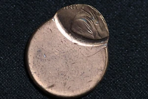 LINCOLN CENT NO DATE OFF CENTER APPROX 75% - A12 - Picture 1 of 2