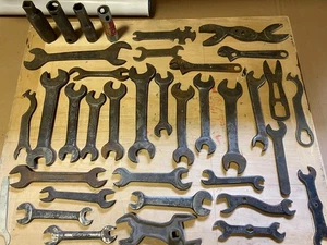 Antike gesenkgeschmiedete Maulschlüssel und Werkzeuge USA verschiedene Größen - Bild 1 von 10