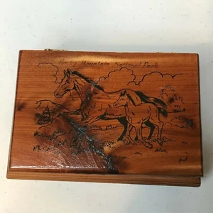 Caja de cedro Parque Nacional de las Montañas Rocosas Joyería Baratija Caballos con bisagras - Imagen 1 de 12