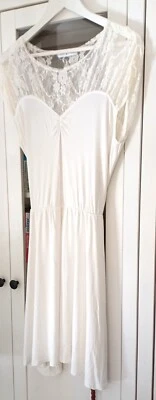 Jolie Robe longue en Dentelles Blanches "Rare London" - Photo 1/4