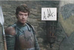 Exhibición de fotos firmada por ALFIE ALLEN 12x8 JUEGO DE TRONOS CERTIFICADO DE AUTENTICIDAD - Imagen 1 de 1