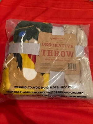 BERKSHIRE NEW UNUSED VELVET SOFT PLUSH 60" X 80" CHRISTMAS TREE BLANKET THROW - Image 1 of 4