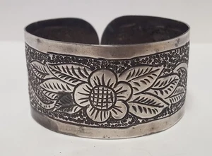 AGUILAR Sterling Silver Chased Sun Flowers Cuff Bracelet Vtg Stamped Signed - Picture 1 of 24