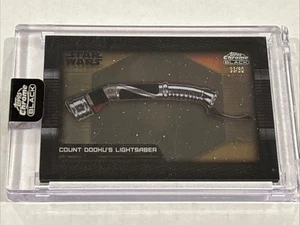 2024 Topps Chrome Black Star Wars Shadow Box Count Dooku Lightsaber #D 33/50 - Bild 1 von 5