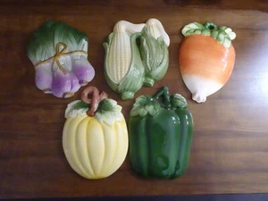 VEGETABLES Ceramic Onion, Corn, Pepper, Melon, Carrot Kitchen Wall Decor 5pcs - Picture 1 of 17