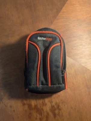 Estuche de Transporte Gamestop Nintendo DS - Rojo y Negro Foto 1 de 4