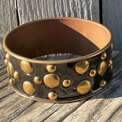 2-5/8" Primal Brass Hob Nob Wide Bangle Bracelet Black Enamel Rolled Edge Foto 1 de 4