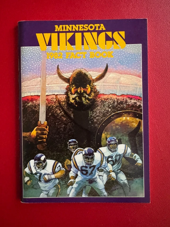1982 MINNESOTA VIKINGS MEDIA GUIDE / FACT BOOK - Image 1 of 1