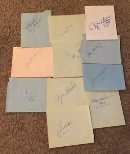 LOT OF (11) VINTAGE 1969 NEW YORK METS  AUTOGRPAHED SIGNATURES ON ALBUM PAGES! - Picture 1 of 2