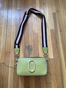 Markenlose Damen 7,5 x 4,5 in weiß/gelb Farbblock Umhängetasche Handtasche, Leder - Bild 1 von 4