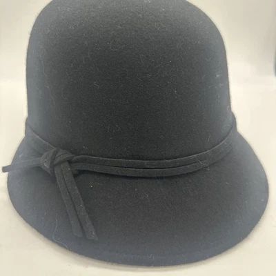 Женская шляпа-клош - черная, шерстяная - Изображение 1 из 4