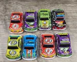Lote De 8 Pequeños Coches De Carreras De Acción De Fricción Pull Back De Plástico, Colores De Equipo, 2" De Largo - Imagen 1 de 7