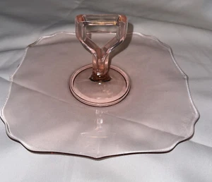 VINTAGE BLUSH PINK DEPRESSION GLASS 10" SANDWICH TRAY With Handle - Picture 1 of 4