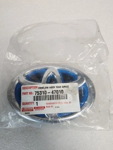 NEW OEM 12-17 NEW TOYOTA CAMRY PRIUS FRONT GRILLE CHROME BLUE EMBLEM 75310-47010 - Bild 1 von 7