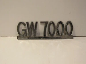 Vintage TRUCK GW 7000 Emblem Badge Ornament NAMEPLATE - Imagen 1 de 1