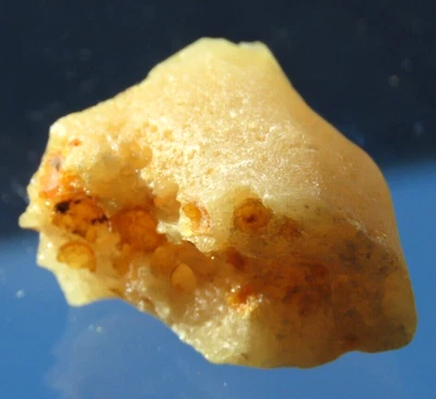 Baltischer gelber Bernstein, roh ungereinigt, @ 1,5 g - Bild 1 von 4