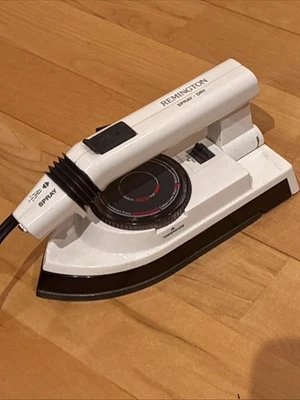 Plancha de vapor Remington Travel Plus de colección usada en excelente estado plegable Foto 1 de 4