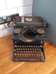 Vintage Royal Manual Black Typewriter Model 10 Double Beveled Glass Sides Rare - Picture 1 of 11