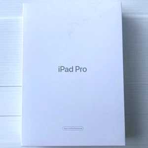 SOLO SCATOLA: OEM iPad Pro 12,9" 5a Generazione Certificato Apple 256gb Grigio Argento 2017 - Foto 1 di 7