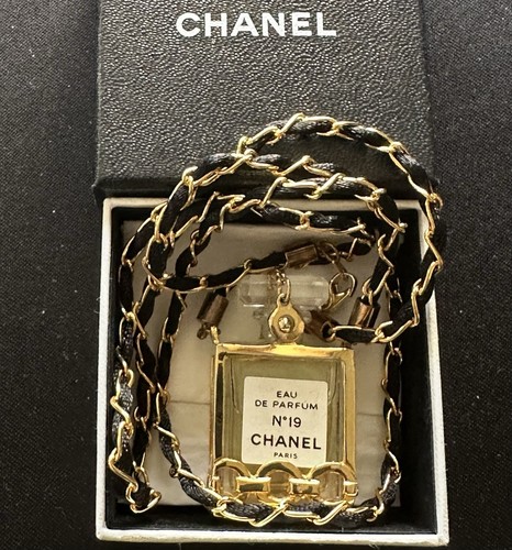 Collana Chanel N19