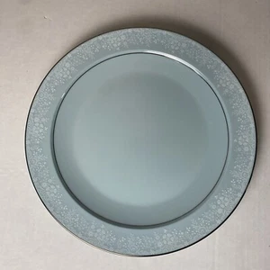 Noritake Fidelity Dinner Plate Baby Blue Floral Pattern With Gold Trim 10.5” - Picture 1 of 6