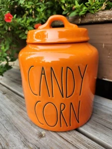 NUEVO Bote/Frasco de galletas Rae Dunn Halloween CANDY CORN 8" - Imagen 1 de 3