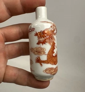 Jarrón botella tabaco porcelana dragón rojo cobre Qianlong chino siglo XVIII-XIX - Imagen 1 de 11
