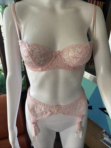 VTG Lingerie 80s 90s Frederick's of Hollywood Bra + Garter Belt Set Pink 34B VGC - Picture 1 of 16