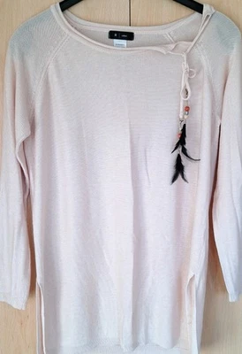 Lovely Oyster pink size 14 top from La Redoute with feather detail - Image 1 of 4