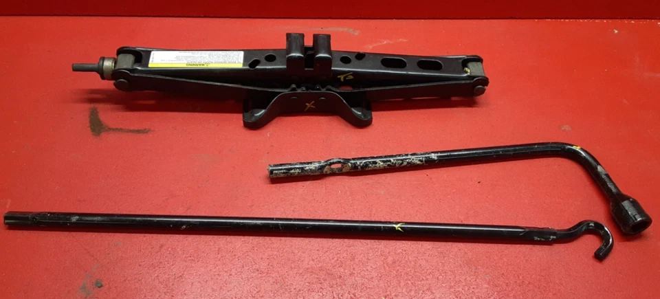 2000 - 2004 Jeep Grand Cherokee pneu sobressalente conjunto de macaco tesoura com ferramenta 52080427AA - Imagem 1 de 4