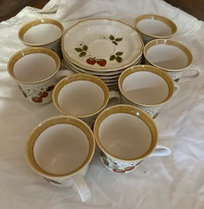 Large Collection Of Vintage Mikasa Strawberry Fields Dinnerware - Picture 1 of 5
