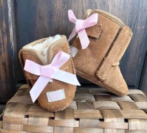 Stivali marroni UGG Jesse Bow II bambina taglia 4/5 - Foto 1 di 5