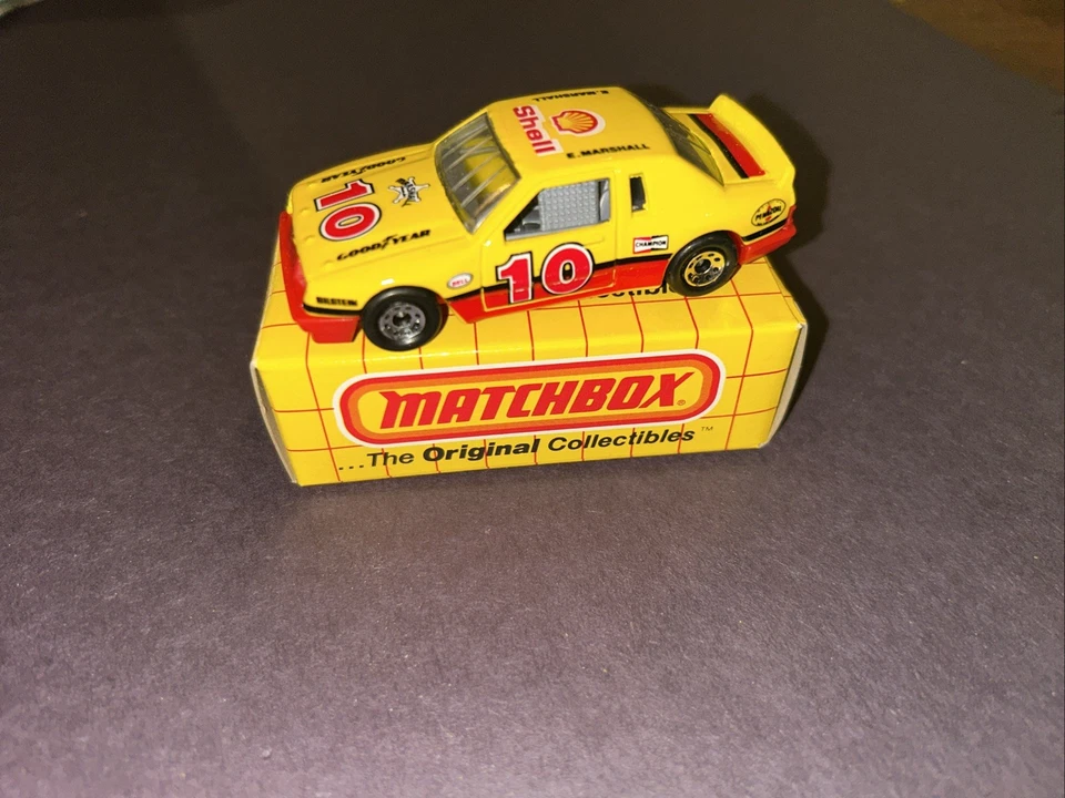 Matchbox 1987 黑色 #4 别克 le Sabre 赛车压铸 1: 65 比例澳门复古 — 第 1/1 张图片