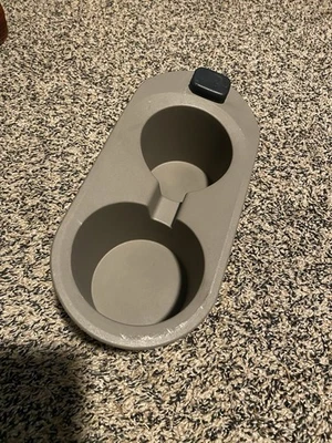 Chevrolet Tahoe Yukon 2015-2020 portavasos trasero izquierdo cuarto panel OEM tostado Foto 1 de 4