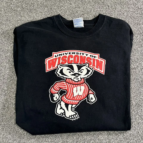 University of Wisconsin Bucky Badger Long sleeve Shirt black red and white logo Cover