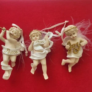 2002 Avon Cherub Angels Christmas Tree Ornament Holiday Decor Peace, Joy & Love  - Picture 1 of 11