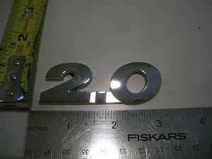 2.0 SYMBOL EMBLEM BAGDE CHROME OEM ORIGINAL USED - Imagen 1 de 1