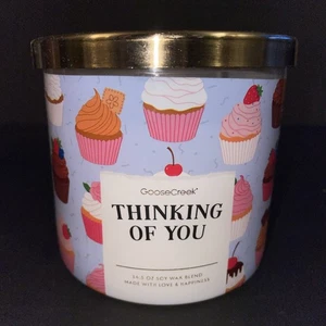 Goose Creek Kerze THINKING OF YOU (hausgemachte Cupcakes) 14,5 Oz 3 Docht Becher - Bild 1 von 4