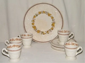 DEMITASSE VINTAGE 11 PIEZAS MADERA DE CUÑA PATRICIAN "Hiedra Dorada" JUEGO CON PLACA Borde Laurel - Imagen 1 de 11